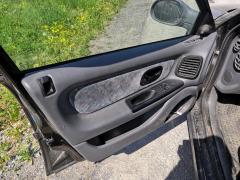 Kuva 1: vasen etuovi, Renault Laguna 2.0 farm. -97