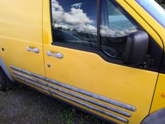 Kuva 1: oikea etuovi, Ford Transit Connect 1.8 -03