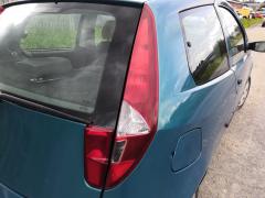 Kuva 1: takavalo oikea, Fiat Punto 1.2 3ov. -06