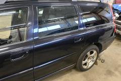 Kuva 1: vasen takaovi, Volvo V70 II 2006 2.4 Diesel