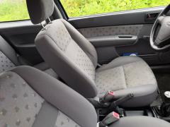 Kuva 1: etuistuin vasen, Hyundai Getz 1.1 3ov. -03