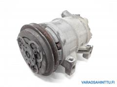 Kuva 1: ilmastoinnin kompressori, Nissan King Cab D22 2,5D 4x4 -03