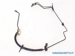 Kuva 1: ohjaustehostinletku putket, Nissan King Cab D22 2,5D 4x4 -03