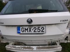 Kuva 1: takaluukku, Skoda Fabia 15->>