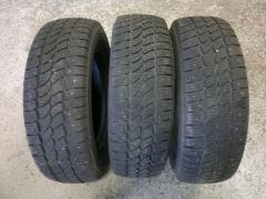 Kuva 1: rengas talvi nasta 3 kpl 225 70R 15C, Toyota Hilux 4WD rengas 3 kpl