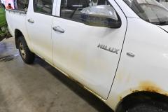 Kuva 1: oikea etuovi, Toyota Hilux 4WD 4.ovinen