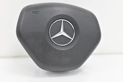 Kuva 1: air-bag kuljettajan turvatyyny, Mercedes-Benz C 220 CDI BlueEFFICIENCY farmari