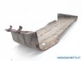 Kuva 2: polttoainesilin suojapelti - skid plate, Mitsubishi L200 4x4 2,5TD -05