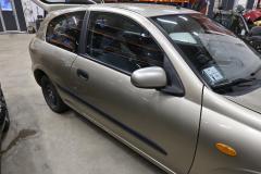 Kuva 1: oikea etuovi, Nissan Almera (N16) 1.5