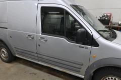 Kuva 1: oikea etuovi, Ford Transit Connect