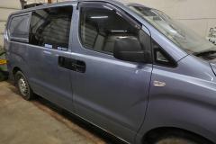 Kuva 1: oikea etuovi, Hyundai H1 Cargo (TQ) 2.5 CRDi