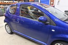 Kuva 1: oikea etuovi, Toyota Aygo 2D hatchback 1.0 2007