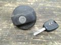 Kuva 3: polttoainesilin korkki + avain, Citroen C3 1.6 4D -03 Hatchback