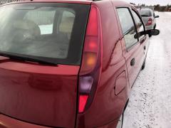 Kuva 1: takavalo oikea, Fiat Punto 1.2 5ov. -06