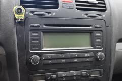 Kuva 1: radio cd dvd, Volkswagen Golf V 1.6 2004 bensa