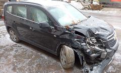 Kuva 1: oikea etuovi, Chevrolet Orlando 1.8