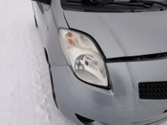 Kuva 1: ajovalo oikea, Toyota Yaris 1.3 VVT-i 5ov. -06