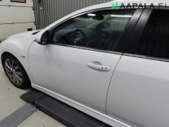 Kuva 1: vasen etuovi, Mazda 6 (GH) 2.2 TD Farm