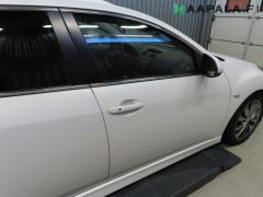 Kuva 1: oikea etuovi, Mazda 6 (GH) 2.2 TD Farm