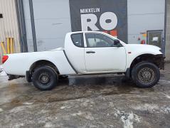 Kuva 1: jakovaihteisto, Mitsubishi L200 2.5 DI-D 4WD (KB4T)