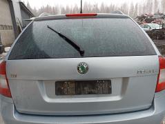 Kuva 1: takaluukku, Skoda Octavia 1.8 tsi