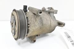 Kuva 1: ilmastoinnin kompressori, Ford Transit 06-12 2007 2.2L Duratorq-TDCi