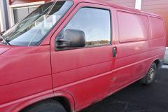 Kuva 1: vasen etuovi, Volkswagen Transporter 2001 1.9 diesel