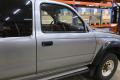 Kuva 2: oikea etuovi, Toyota Hilux 2003 2.5D-4D (2KD-FTV)