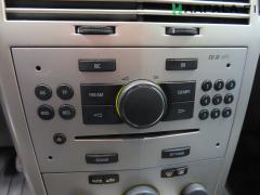 Kuva 1: radio, Opel Astra H 1.6i 16V Sed