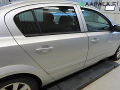 Kuva 1: oikea takaovi, Opel Astra H 1.6i 16V Sed