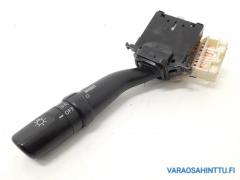 Kuva 1: monitoimikatkaisin vilkku valo, Subaru Forester 2,0-SG5-4X4 253 -05