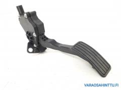 Kuva 1: kaasupoljin, Subaru Forester 2,0-SG5-4X4 253 -05