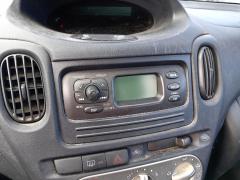 Kuva 1: radio, Toyota Yaris Verso 1.3 -03