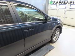 Kuva 1: oikea etuovi, Toyota RAV4 (IV) 2.5i Hybrid 4WD