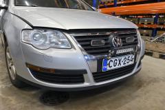 Kuva 1: puskuri etu, Volkswagen Passat 2008 1.9 TDI Farmari