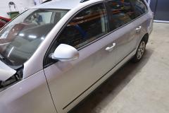 Kuva 1: vasen etuovi, Volkswagen Passat 2008 1.9 TDI Farmari