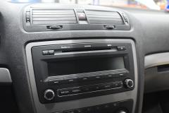 Kuva 1: radio cd dvd, Skoda Octavia 2009 II Combi (1Z5) 2.0 TDI 16V