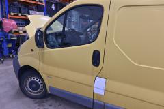 Kuva 1: vasen etuovi, Opel Vivaro A Umpikori (X83) 1.9 DI (F7)