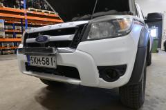 Kuva 1: puskuri etu, FORD RANGER 2.5 TDCi 4x4