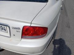 Kuva 1: takavalo oikea, Hyundai Sonata 2.0 16V sedan -02