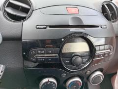 Kuva 1: radio cd dvd, Mazda 2