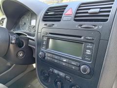 Kuva 1: radio cd dvd, Volkswagen Golf V 2.0 TDI 5ov. HB -05