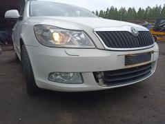 Kuva 1: puskuri etu, Skoda Octavia 2.0 TDI 16V