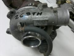 Kuva 1: turboahdin 2006-2009 tak ja neliveto, Toyota Hiace 2006-2009