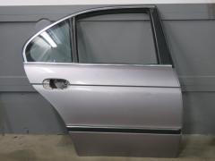 Kuva 1: oikea takaovi, BMW 5-sarja E39 sedan