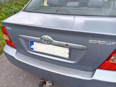 Kuva 1: takaluukku sedan, Toyota Corolla 1.6VVT-i sedan -03