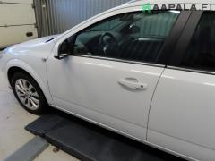 Kuva 1: vasen etuovi, Opel Astra H 1.6i 16V Farm