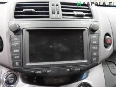 Kuva 1: radio, Toyota RAV4 (III) 2.2 D-4D 4WD