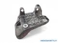 laturin kiinnike  Volkswagen Touareg 3.0 V6 TDI aut. -12 VAIN LISTATUT MOOTTORIN OSAT 	