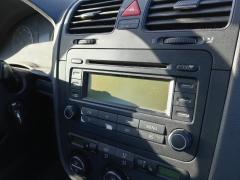 Kuva 1: radio cd dvd, Volkswagen Golf V 1.6 FSI 5ov. HB -04